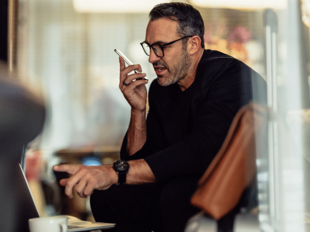 How to Navigate the UAE Job Market as a Foreigner